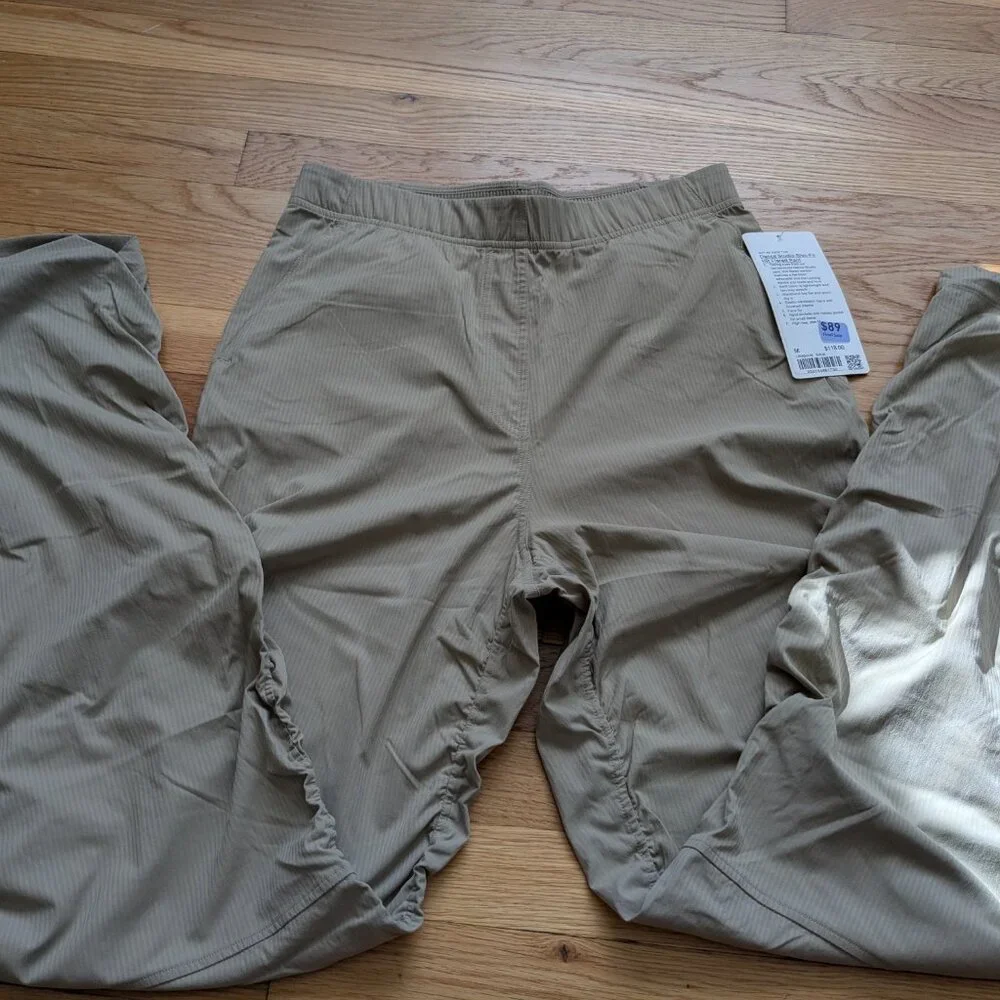 Lululemon Dance Studio Sz M (NWT, hole) - Picture 2 of 4
